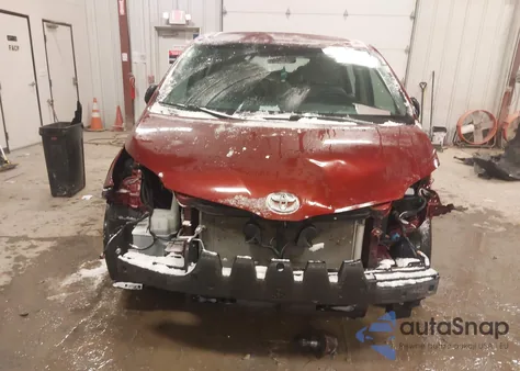 2015 Toyota Sienna L 7 Passenger z USA, uszkodzony, nr VIN 5TDZK3DC0FS550456